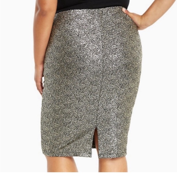 TORRID SKIRT SIZE:1 WAIST:19” LENGTH:24” This skirt has a lot of stretch to it. - Picture 3 of 13